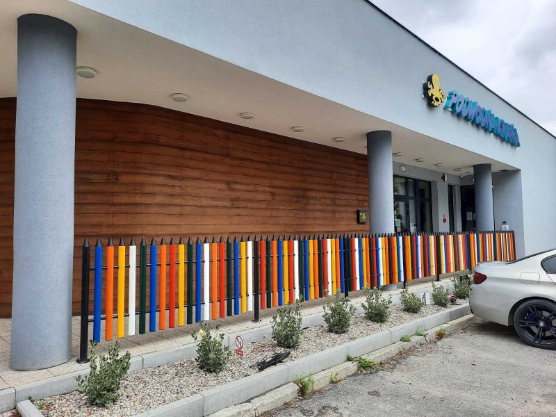 GECONDITIONEERDE EN POEDERGECOATTE METALEN HEKKEN 